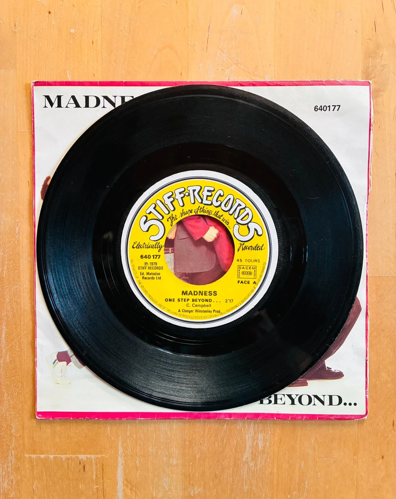 45T vinyl record Madness One step beyond. – photo 3